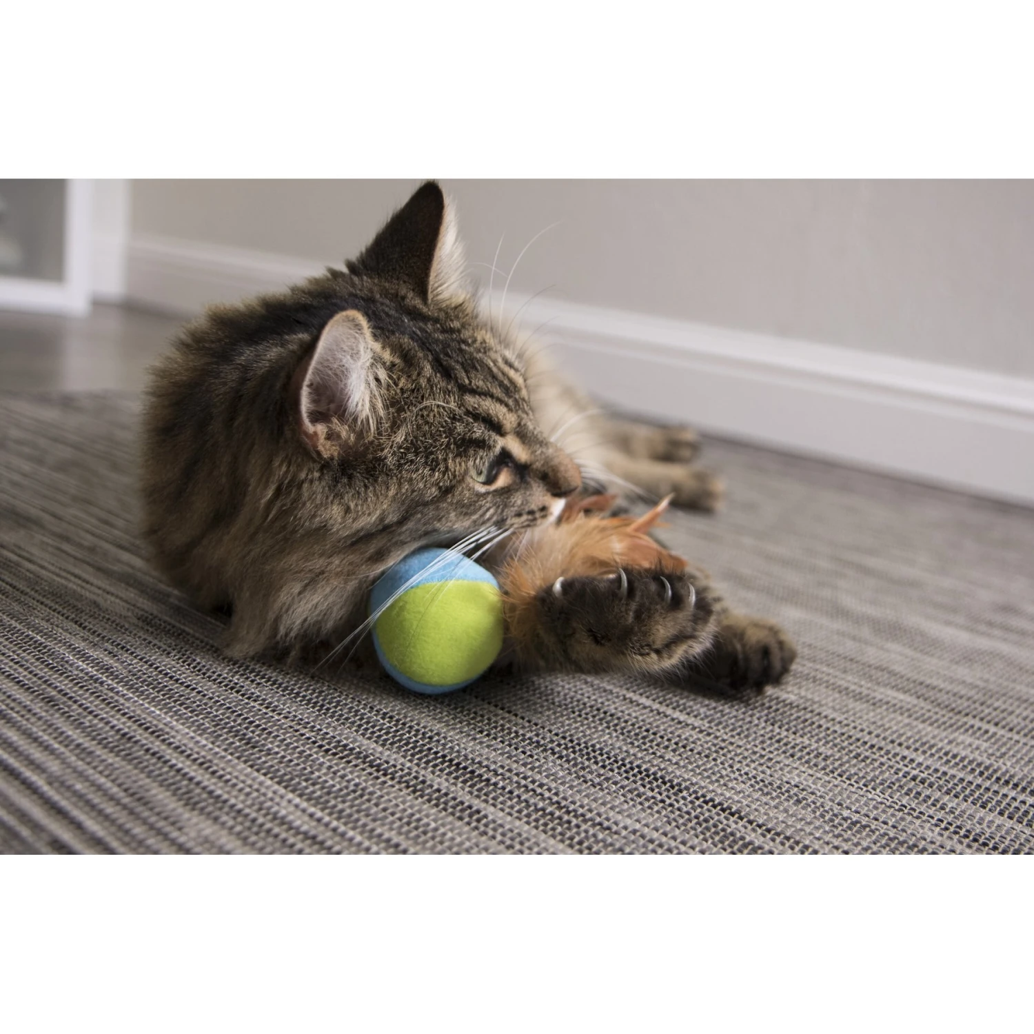 SmartyKat Flutter Balls Feathery Cat Toy - Image 3