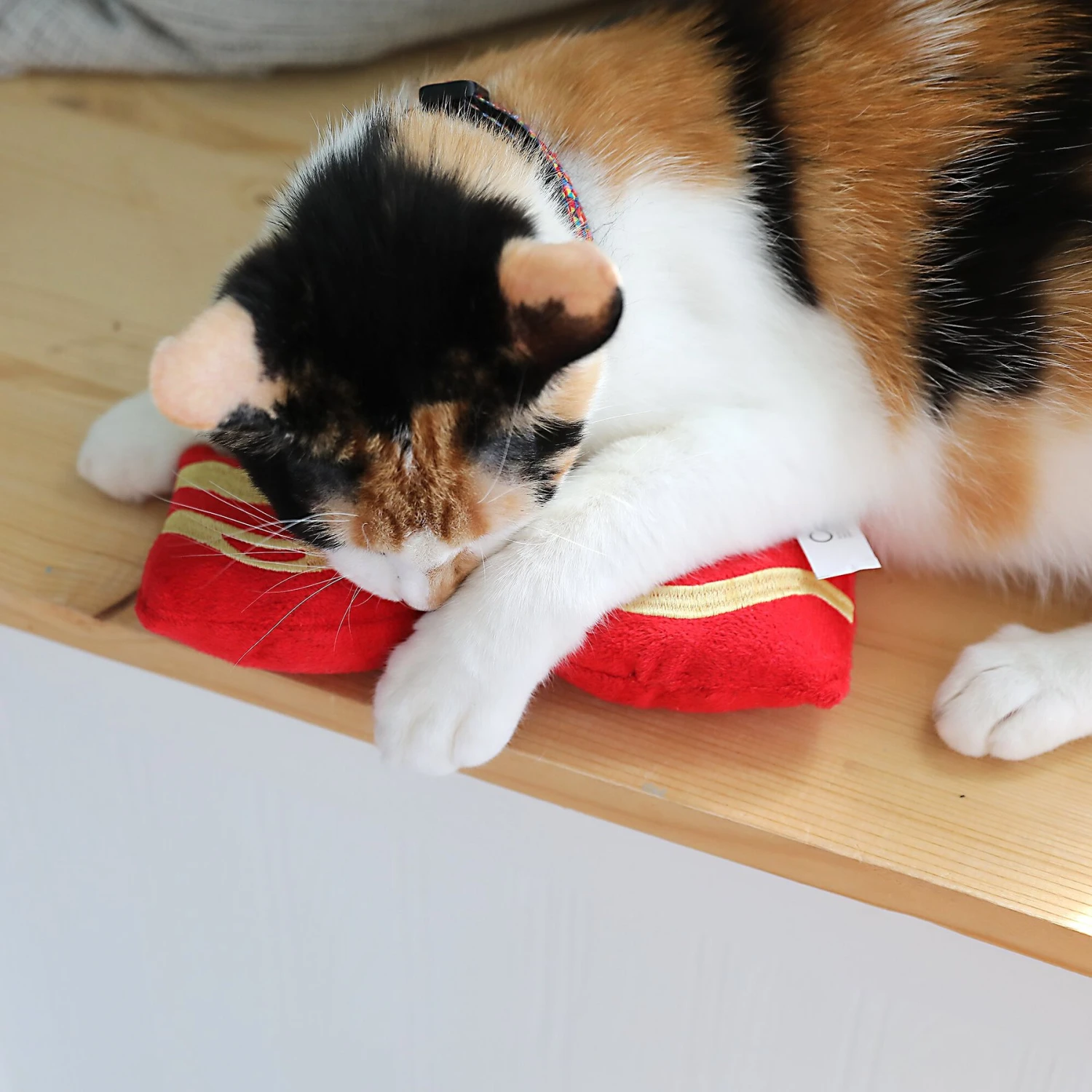 Mad Cat Big Bacon Kicker Catnip & Silvervine Cat Toy - Image 5