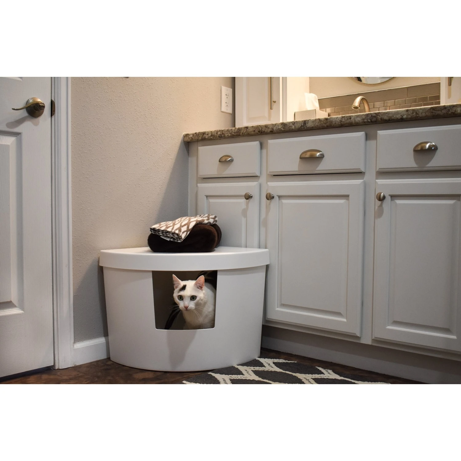 Kitangle Corner Kitty Cat Litter Box, Large - Image 4