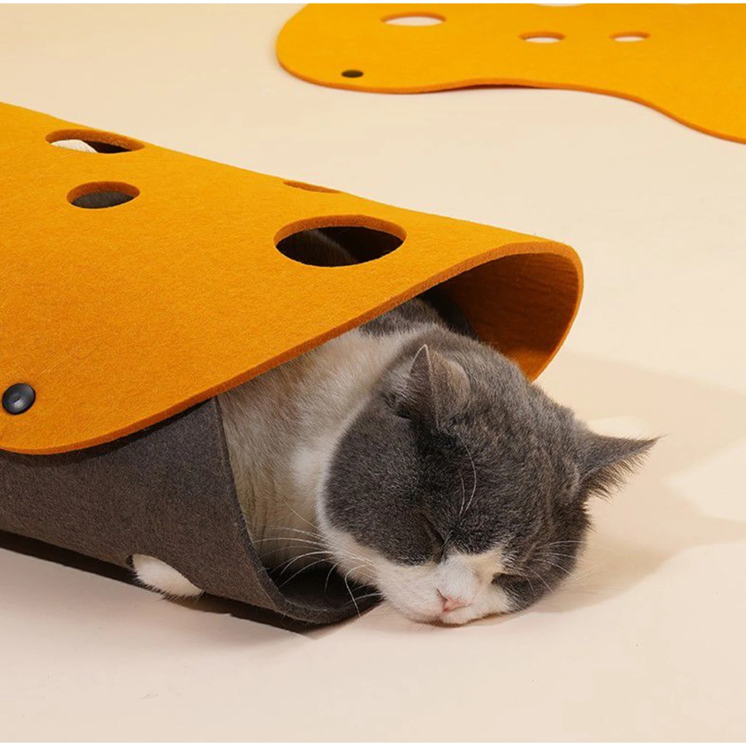 ZEZE "The Cheese" Adjustable Tunnel Cat Toy - Image 4